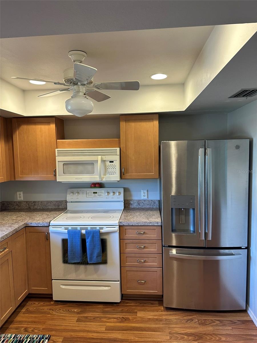 Image 3 of 40 For 1767 Lake Place 1767c