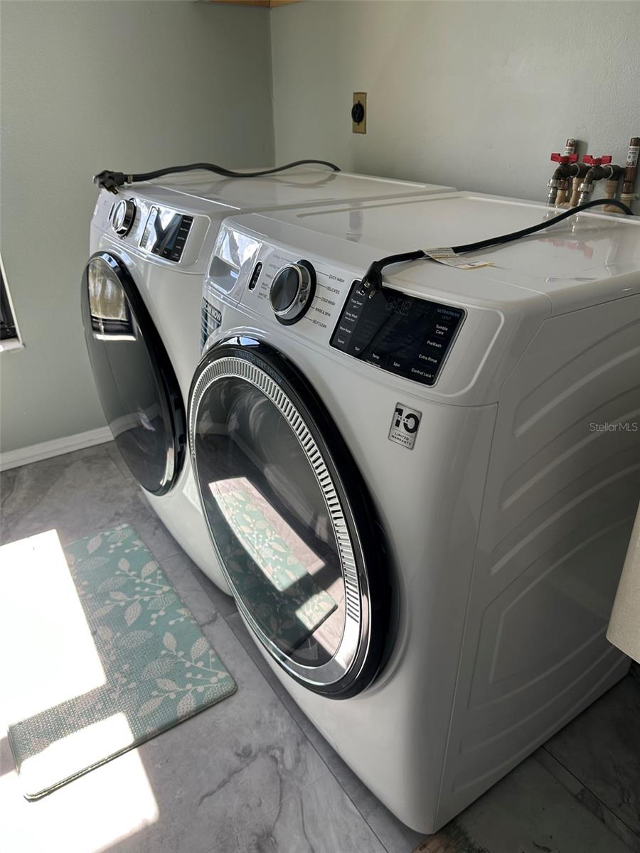 Image 33 of 40 For 1767 Lake Place 1767c