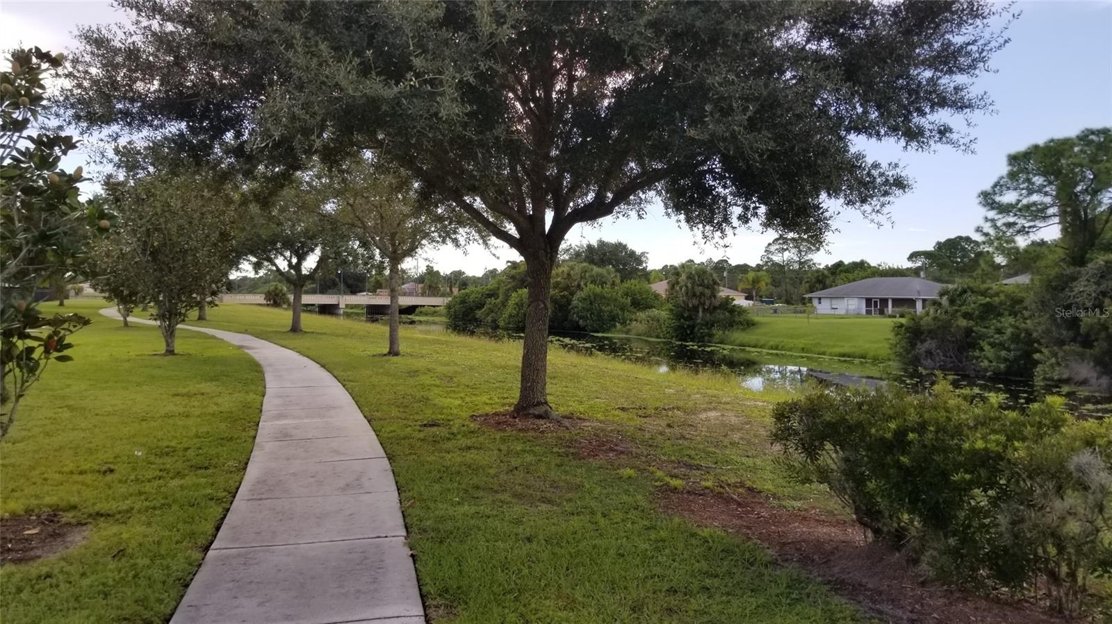 Listing photo id 4 for 1130219403 Fielders Road