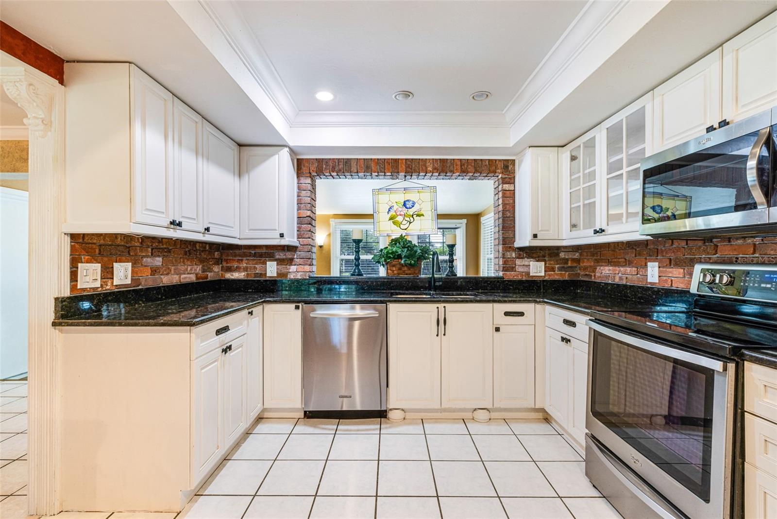 Image 11 of 57 For 17371 Williamsburg Drive