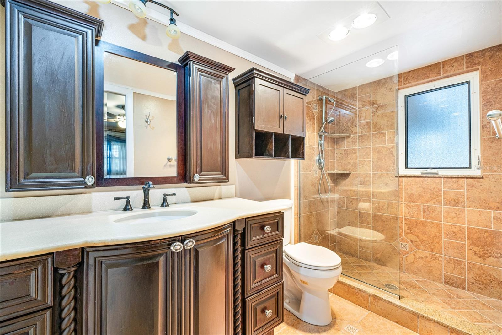 Image 26 of 57 For 17371 Williamsburg Drive