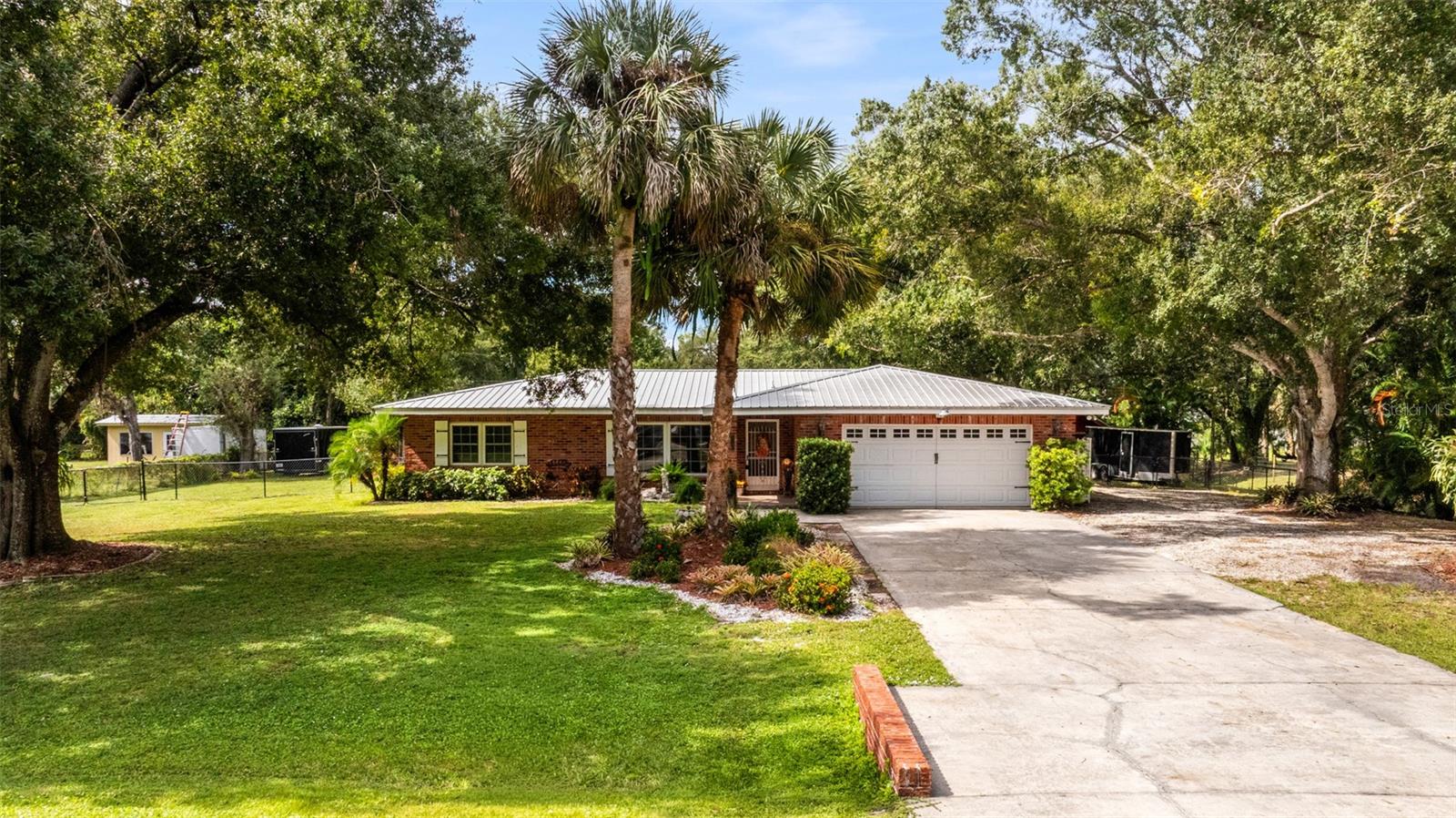 Image 37 of 57 For 17371 Williamsburg Drive