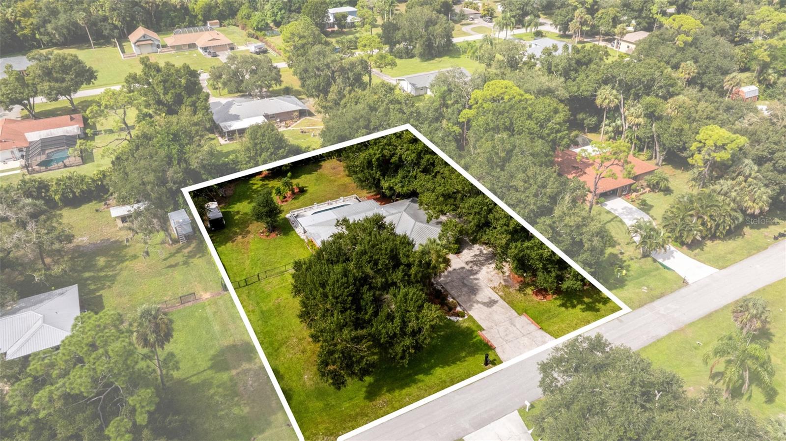 Image 41 of 57 For 17371 Williamsburg Drive