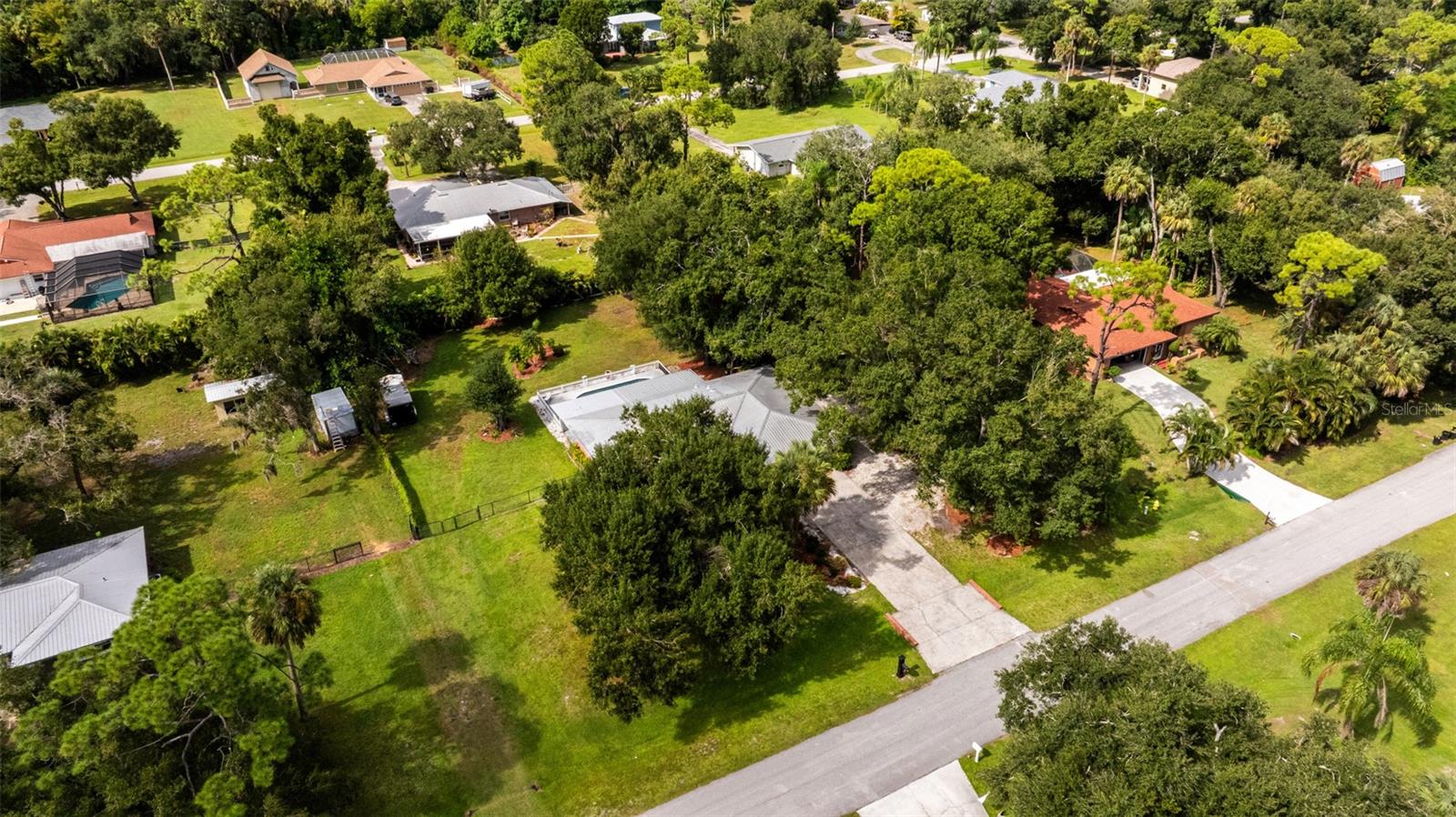 Image 43 of 57 For 17371 Williamsburg Drive