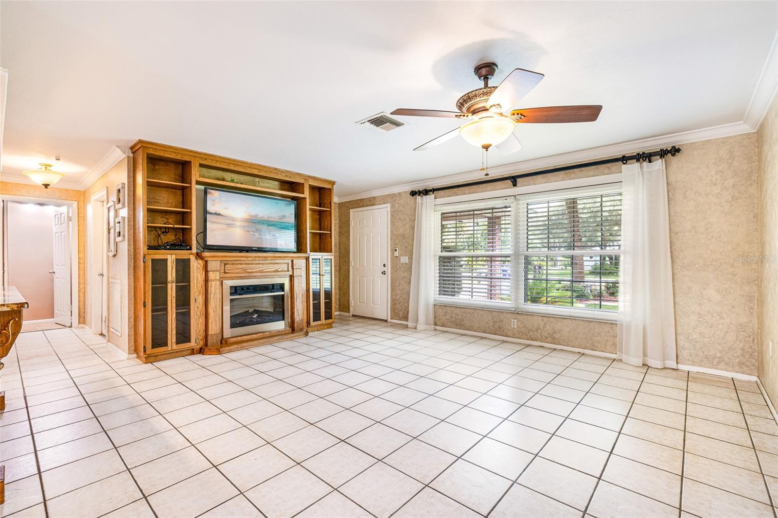 Image 6 of 57 For 17371 Williamsburg Drive