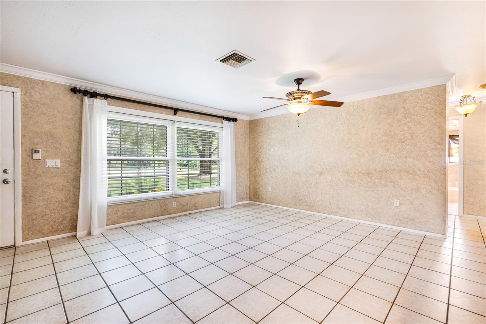 Image 8 of 57 For 17371 Williamsburg Drive