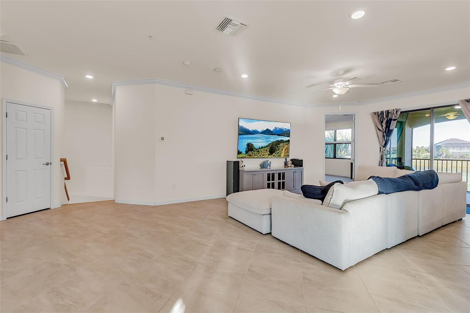 Image 13 of 62 For 18017 Gawthrop Drive 103