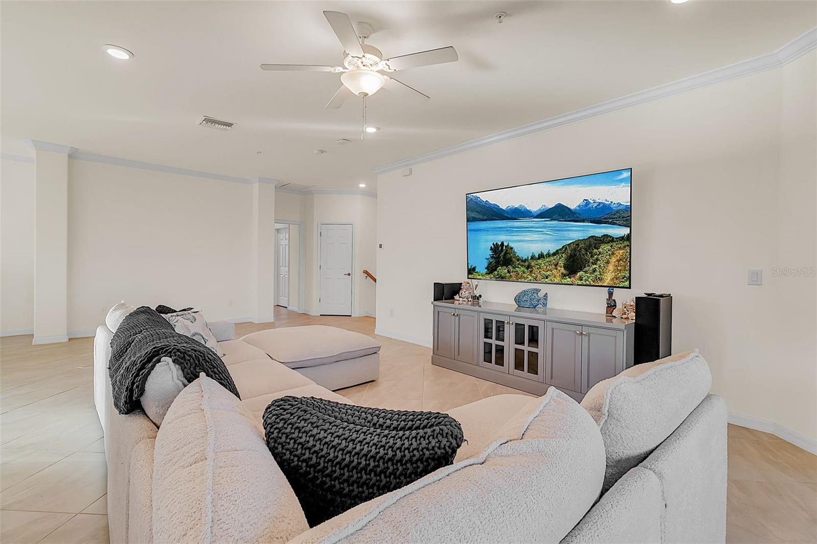 Image 14 of 62 For 18017 Gawthrop Drive 103