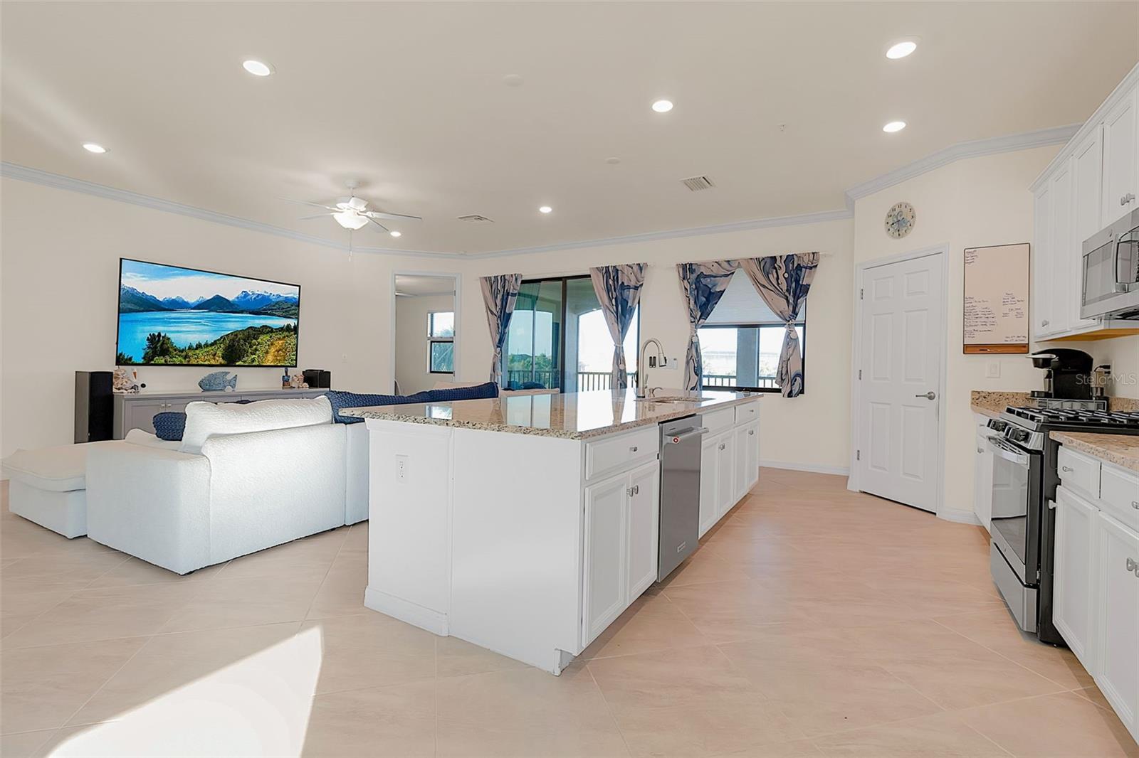 Image 17 of 62 For 18017 Gawthrop Drive 103