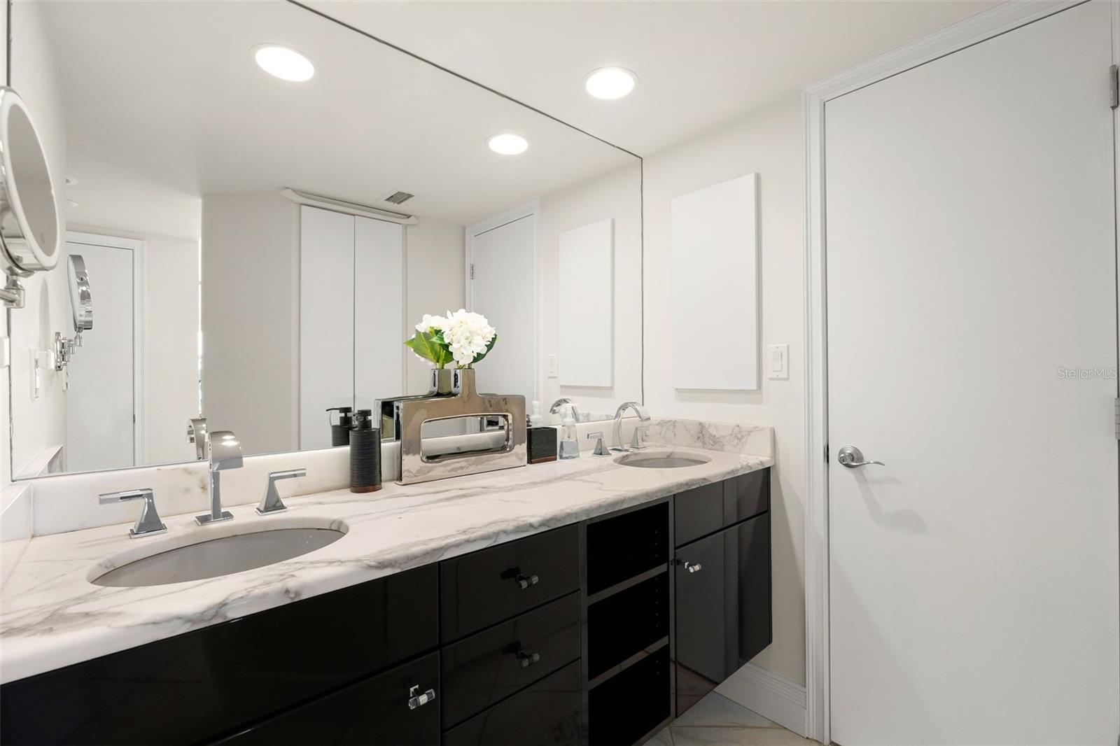 Image 27 of 56 For 1750 Benjamin Franklin Drive 8d