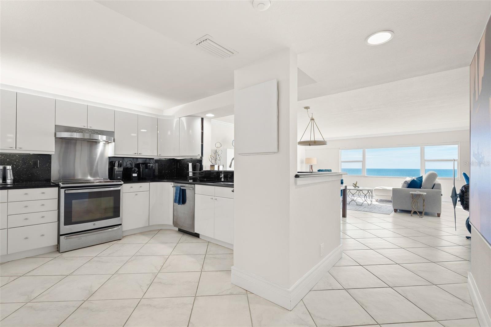 Image 4 of 56 For 1750 Benjamin Franklin Drive 8d