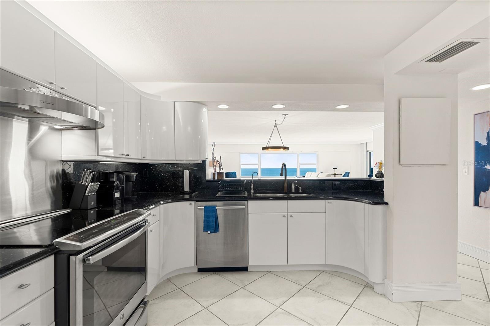 Image 6 of 56 For 1750 Benjamin Franklin Drive 8d