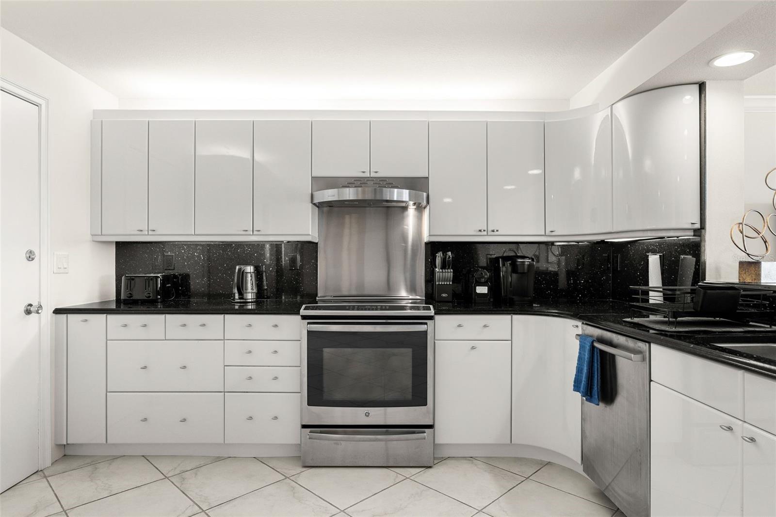 Image 8 of 56 For 1750 Benjamin Franklin Drive 8d