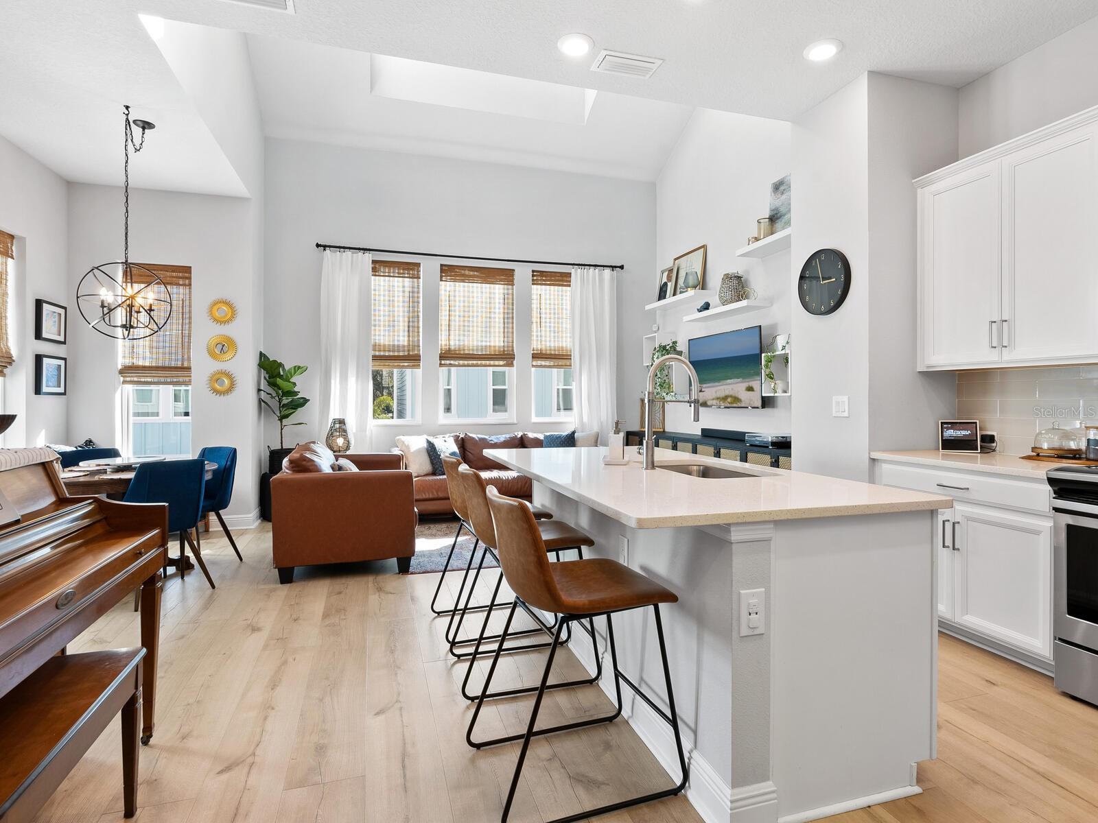 Image 2 of 41 For 2337 Lindstrom Street