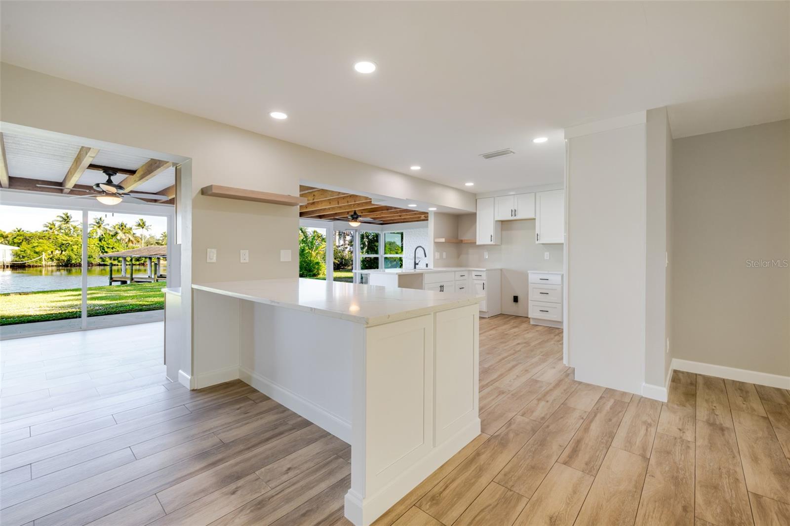 Listing photo id 10 for 14502 Riverside Drive