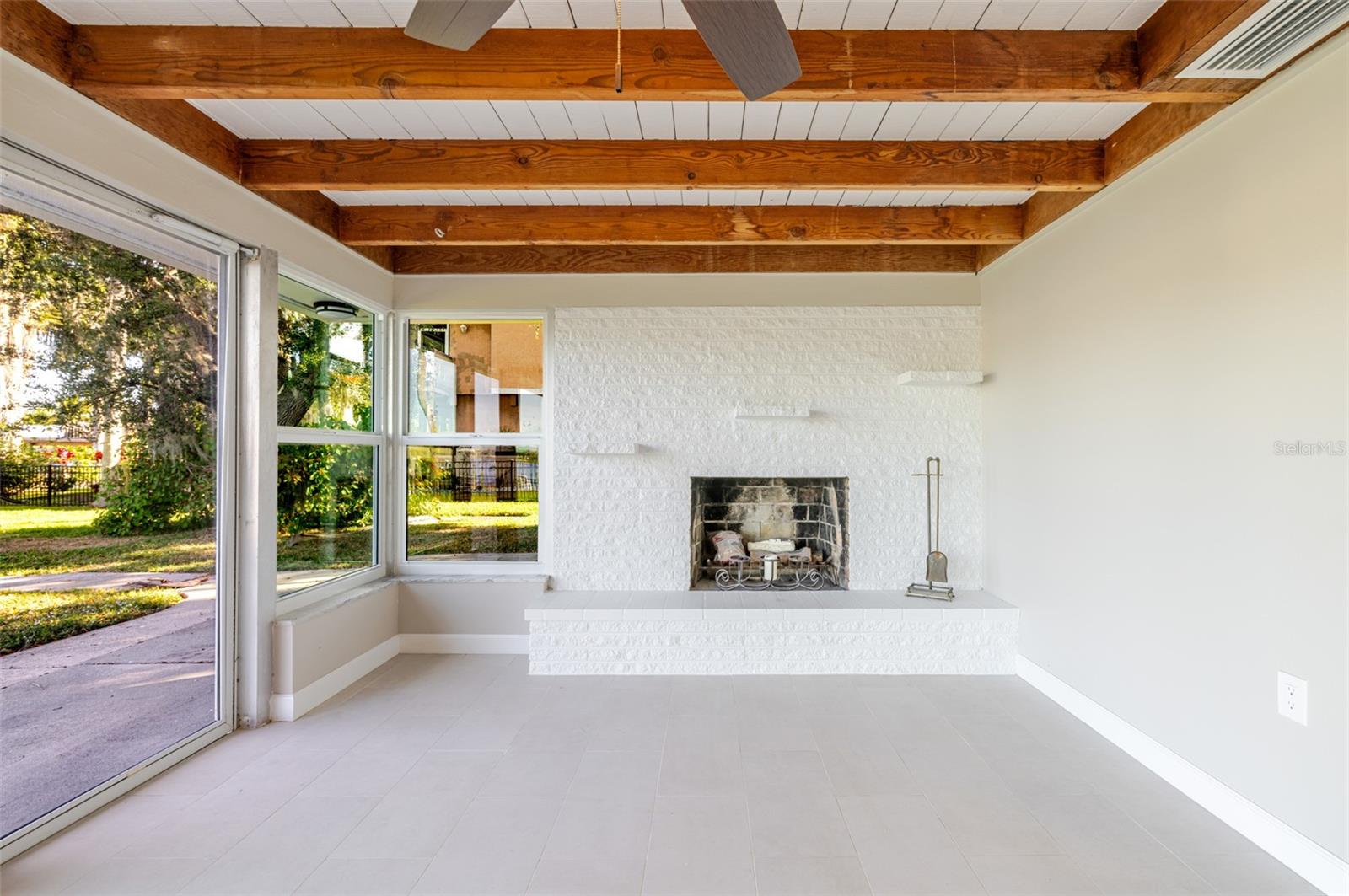 Listing photo id 16 for 14502 Riverside Drive