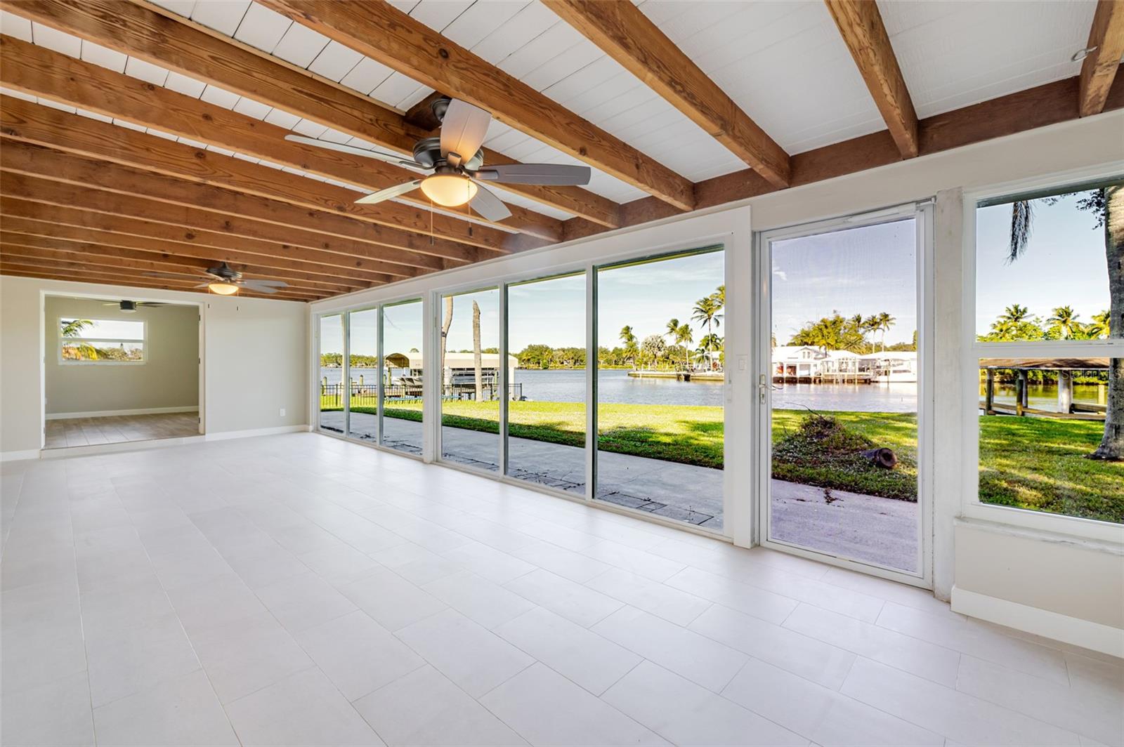 Listing photo id 17 for 14502 Riverside Drive