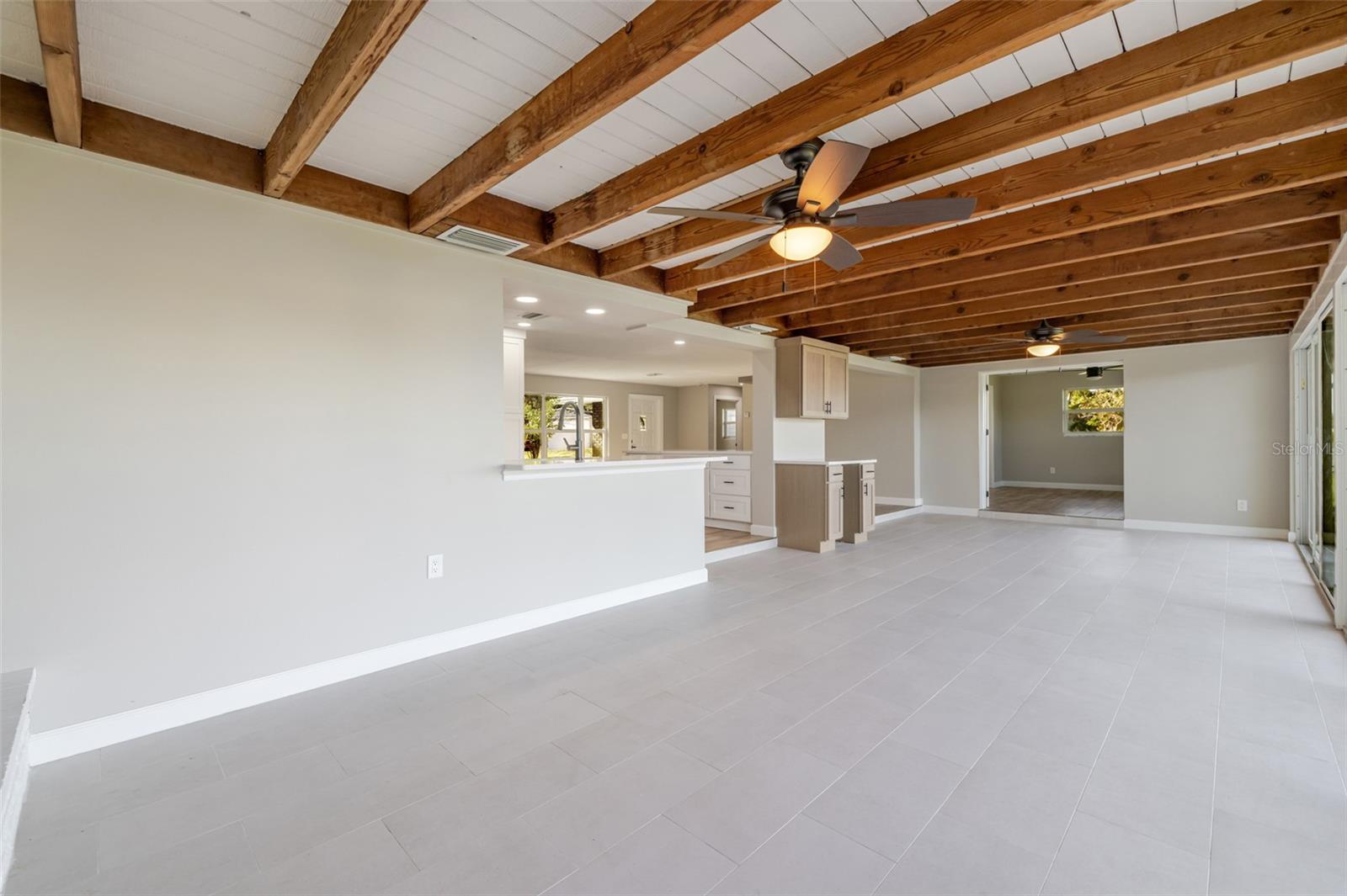 Listing photo id 18 for 14502 Riverside Drive