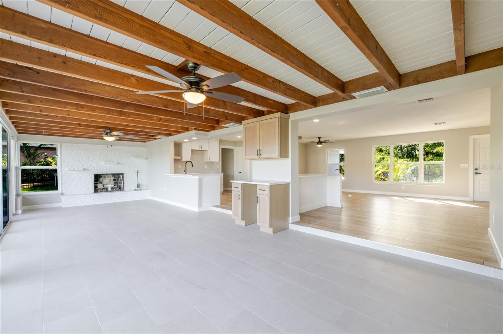 Listing photo id 19 for 14502 Riverside Drive