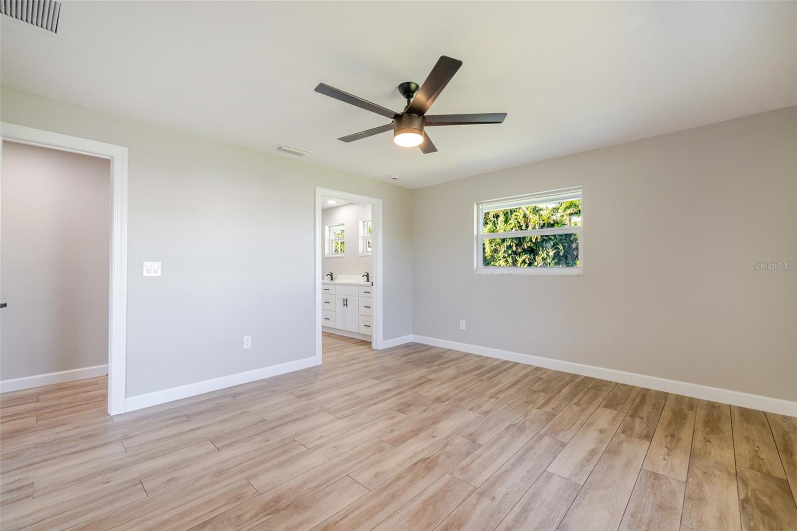 Listing photo id 20 for 14502 Riverside Drive