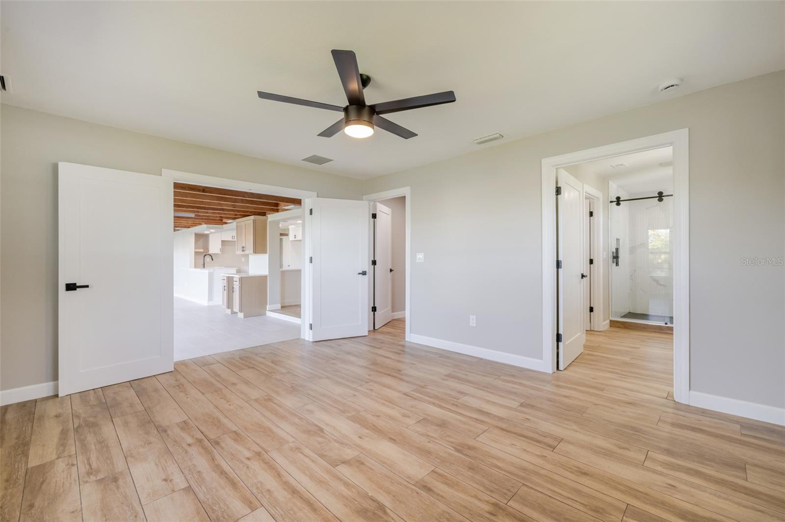 Listing photo id 21 for 14502 Riverside Drive