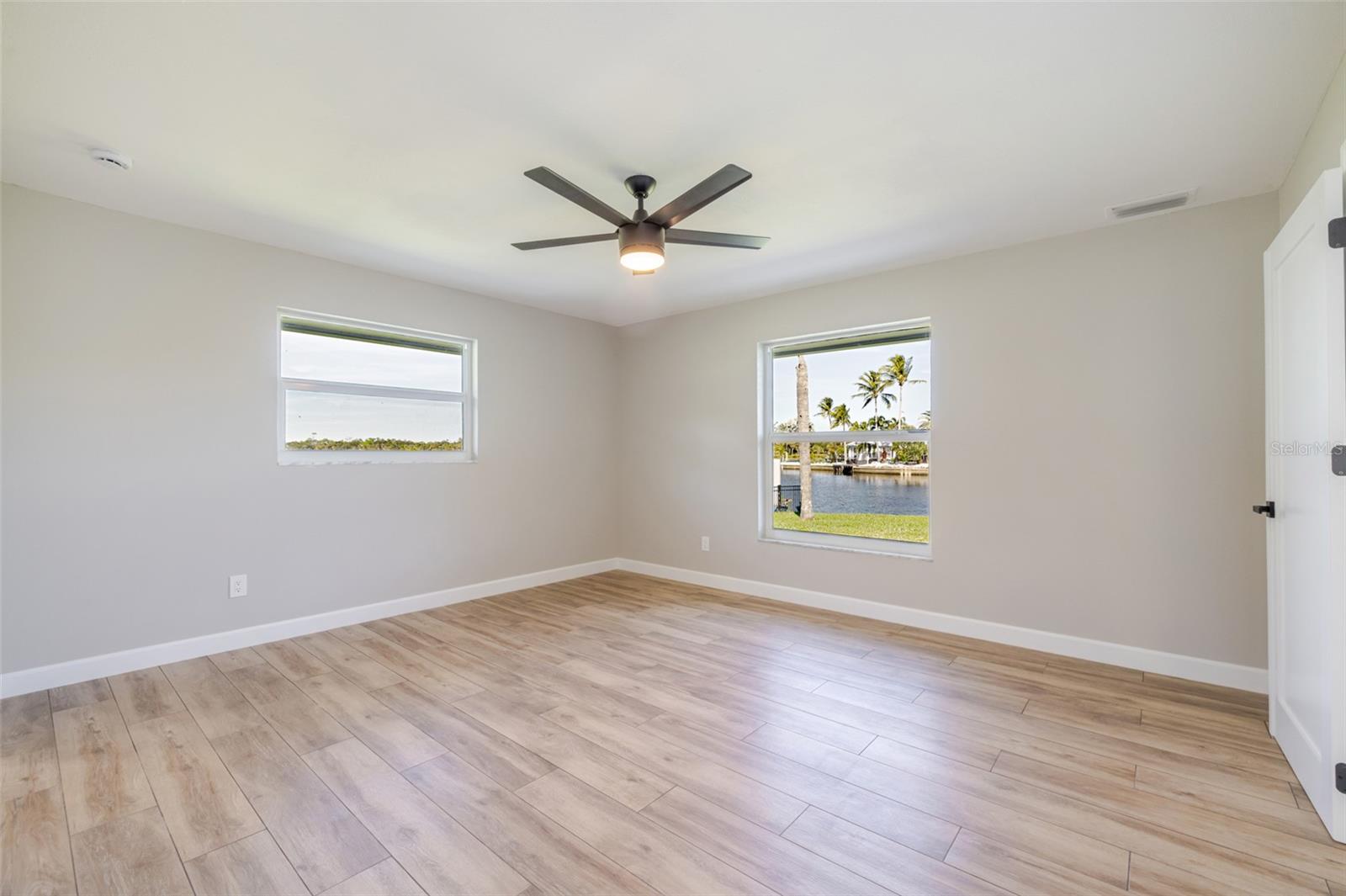 Listing photo id 23 for 14502 Riverside Drive