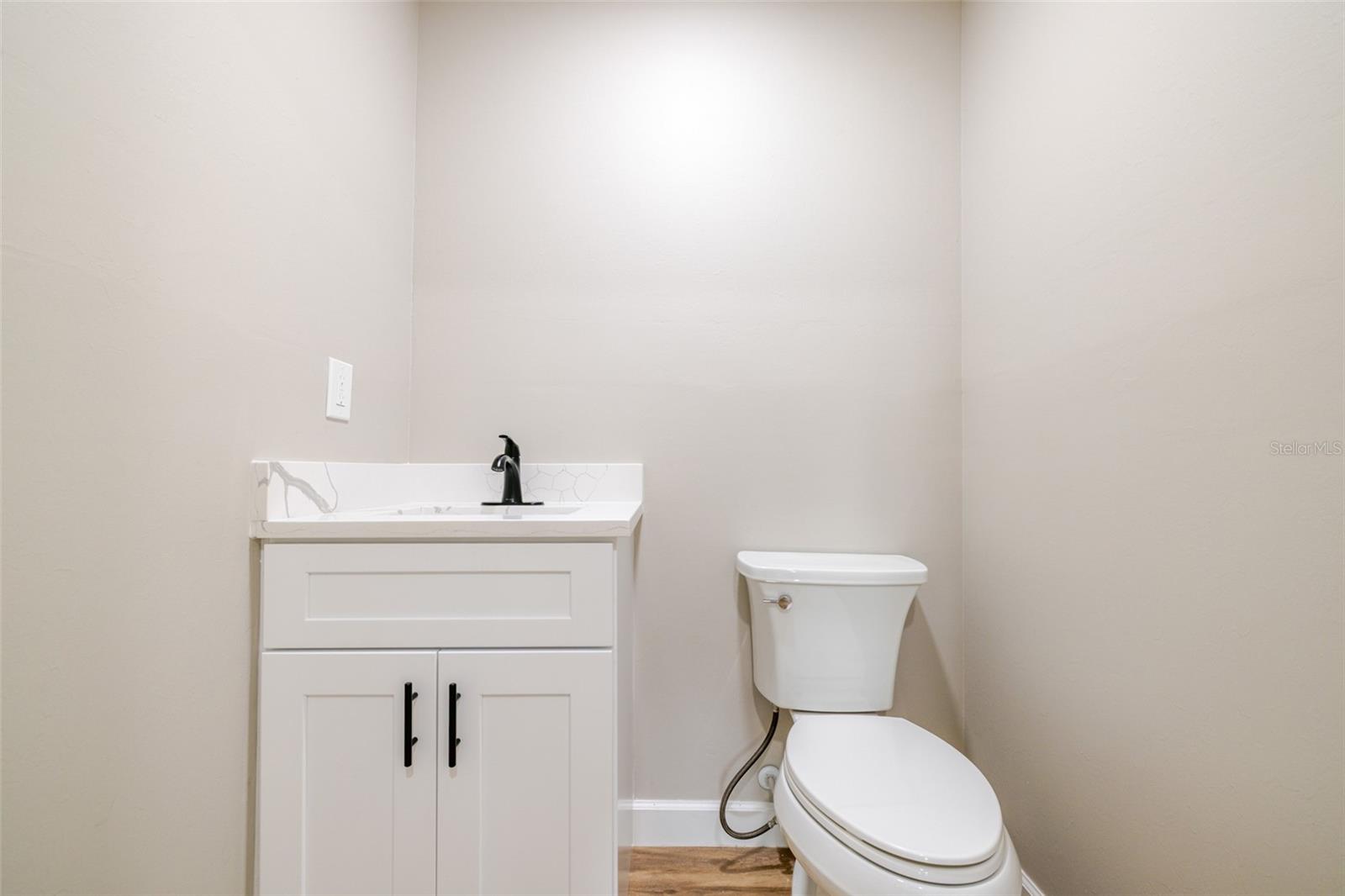 Listing photo id 27 for 14502 Riverside Drive