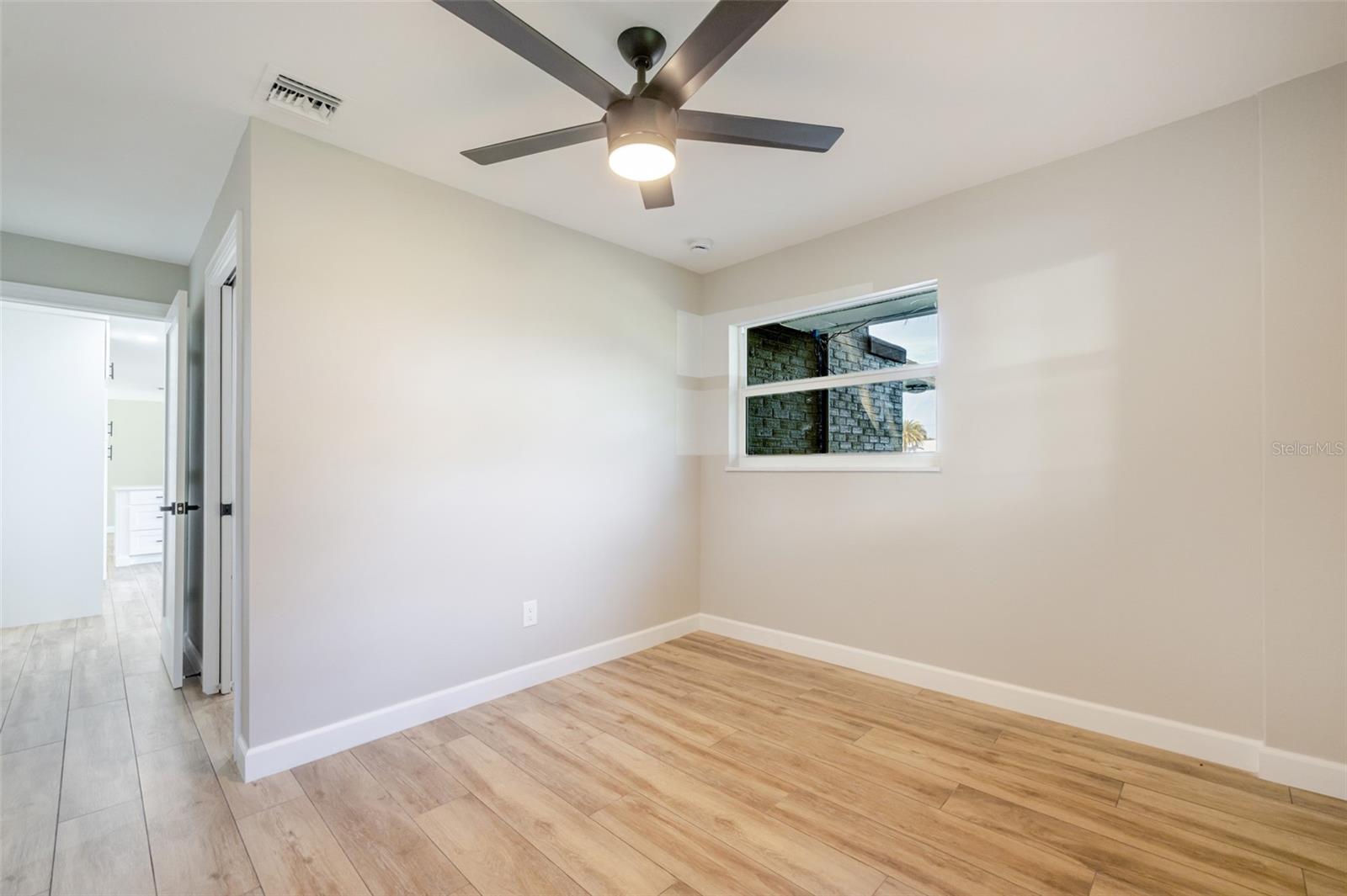 Listing photo id 34 for 14502 Riverside Drive