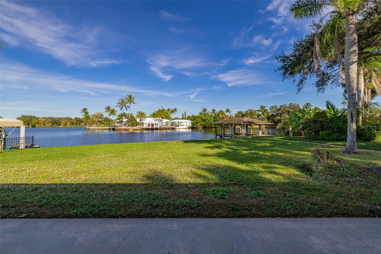 Listing photo id 36 for 14502 Riverside Drive