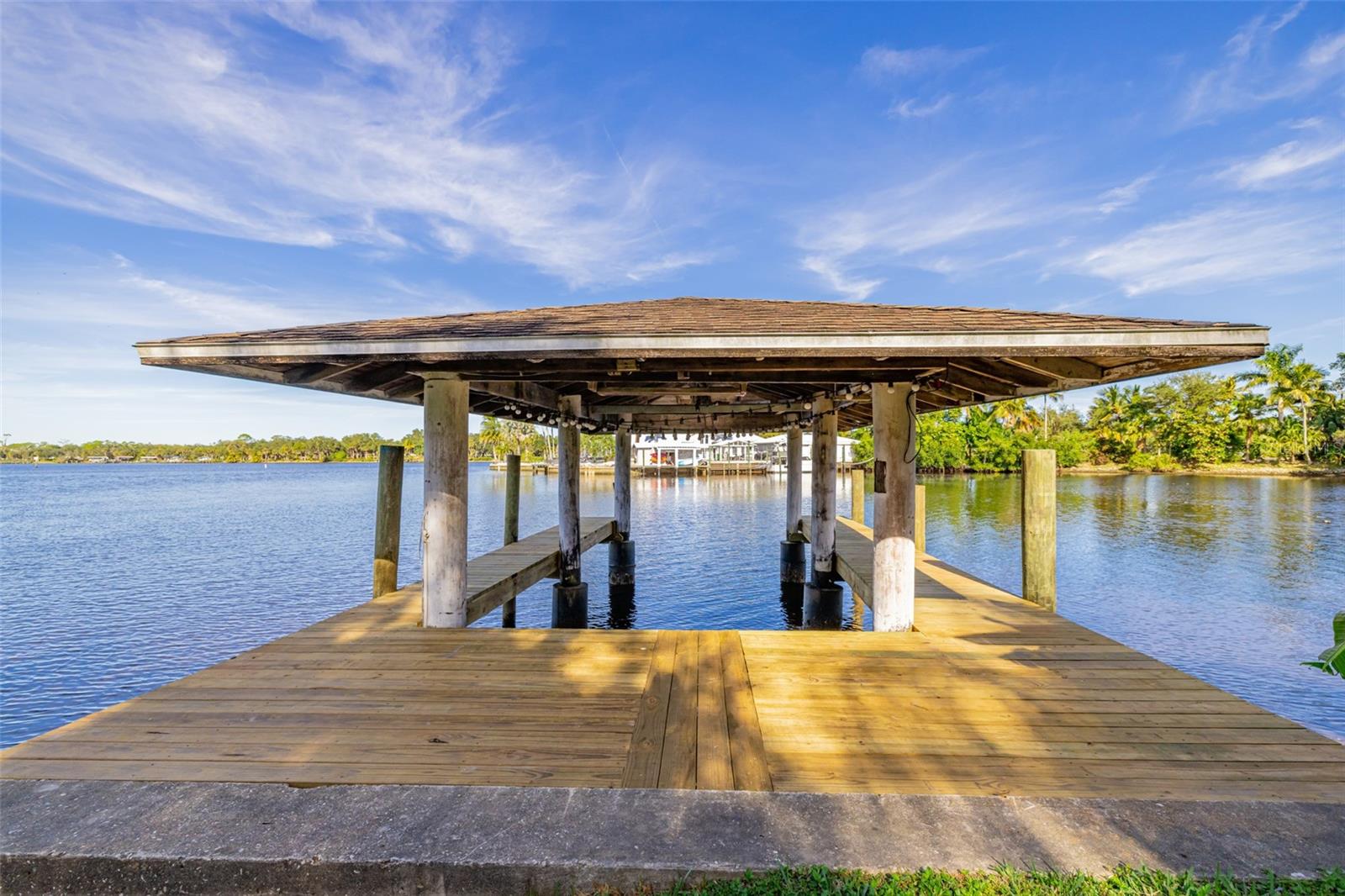 Listing photo id 37 for 14502 Riverside Drive