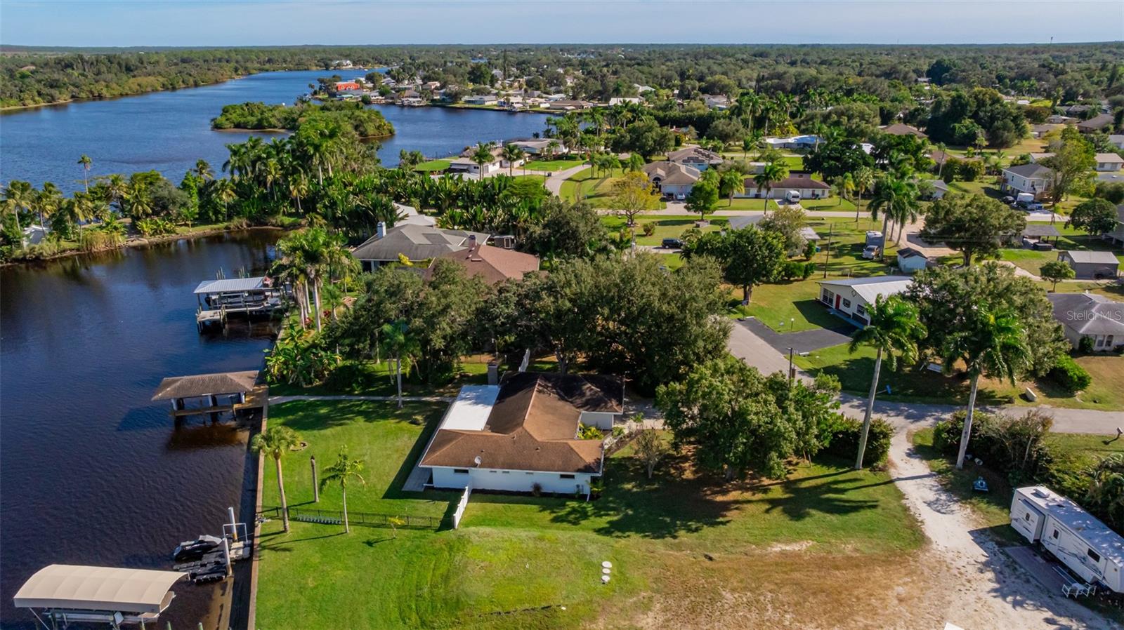 Listing photo id 43 for 14502 Riverside Drive