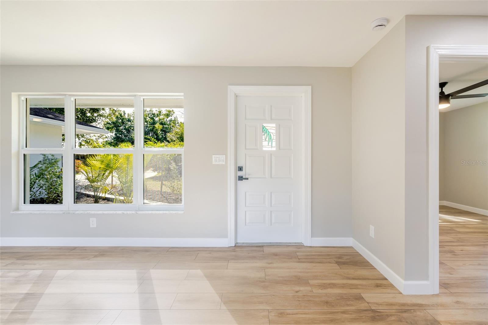 Listing photo id 3 for 14502 Riverside Drive