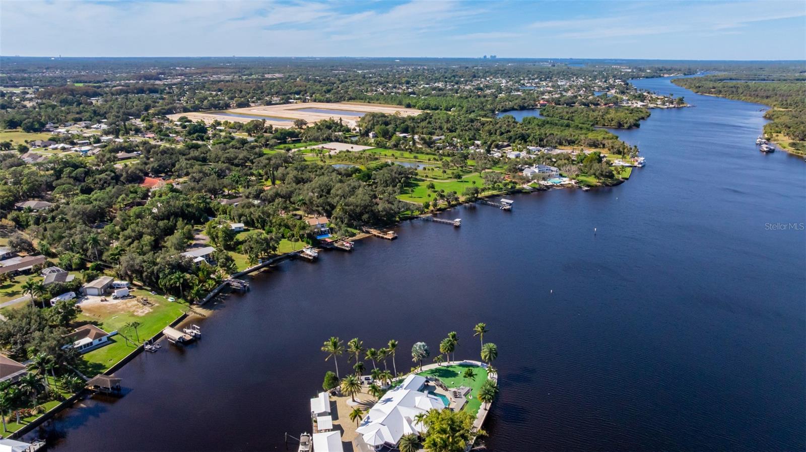 Listing photo id 48 for 14502 Riverside Drive