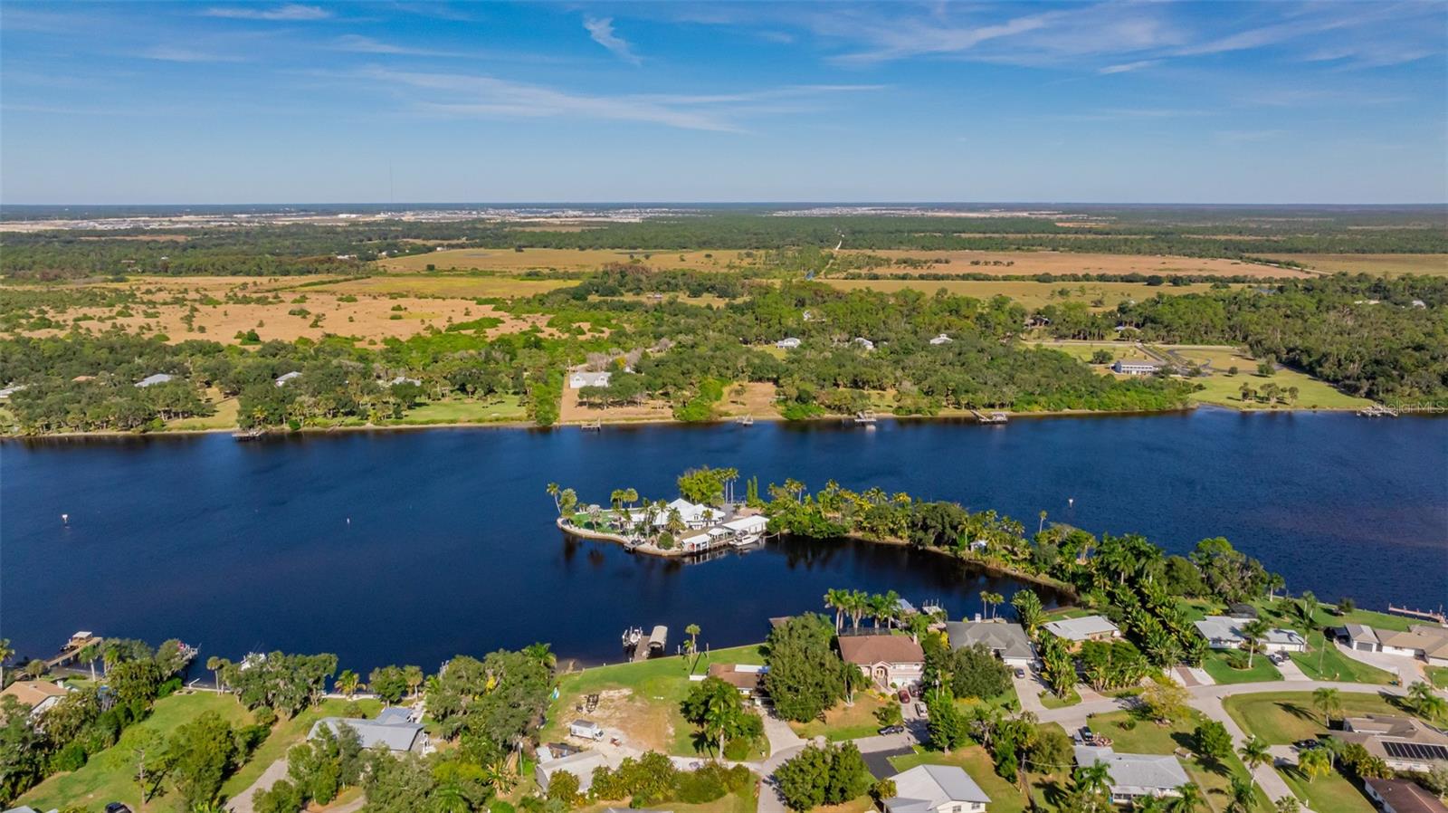 Listing photo id 55 for 14502 Riverside Drive