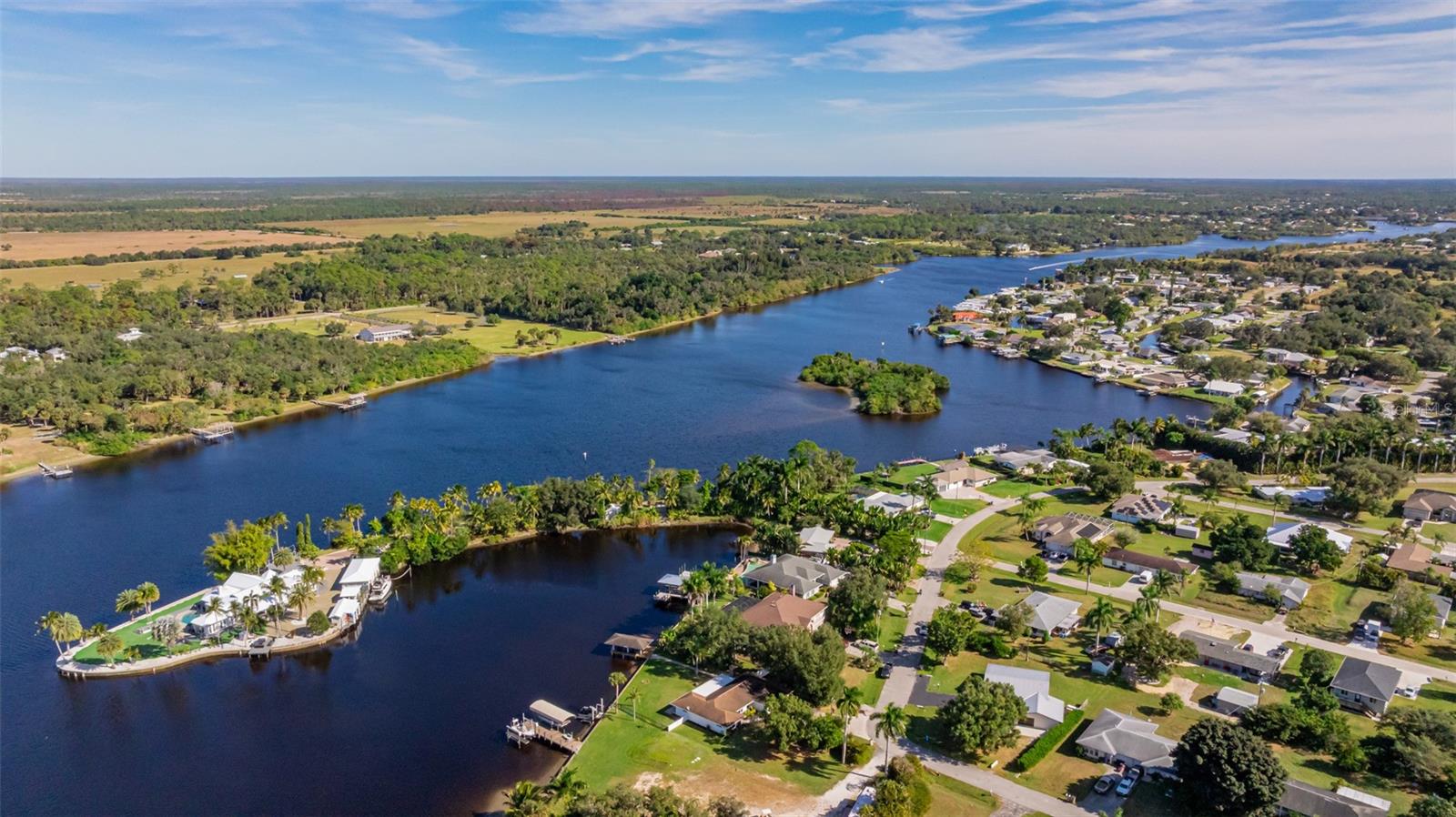 Listing photo id 57 for 14502 Riverside Drive