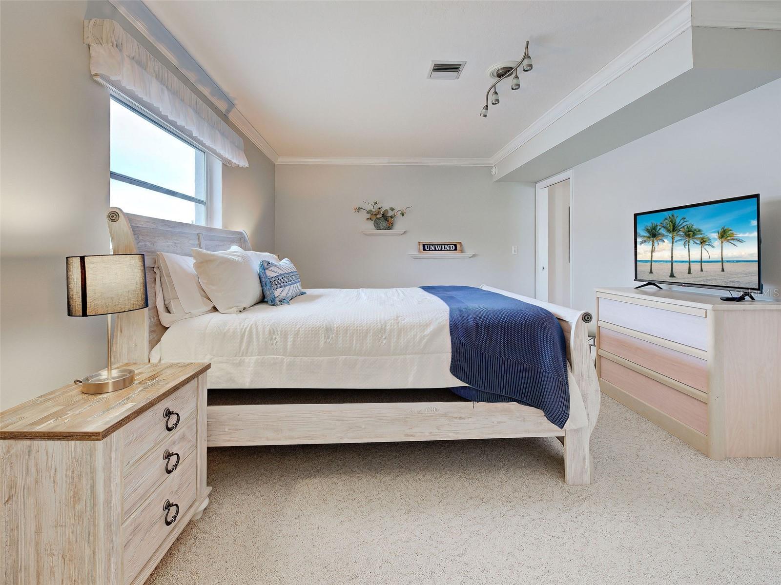 Image 18 of 23 For 325 Fiesole Street