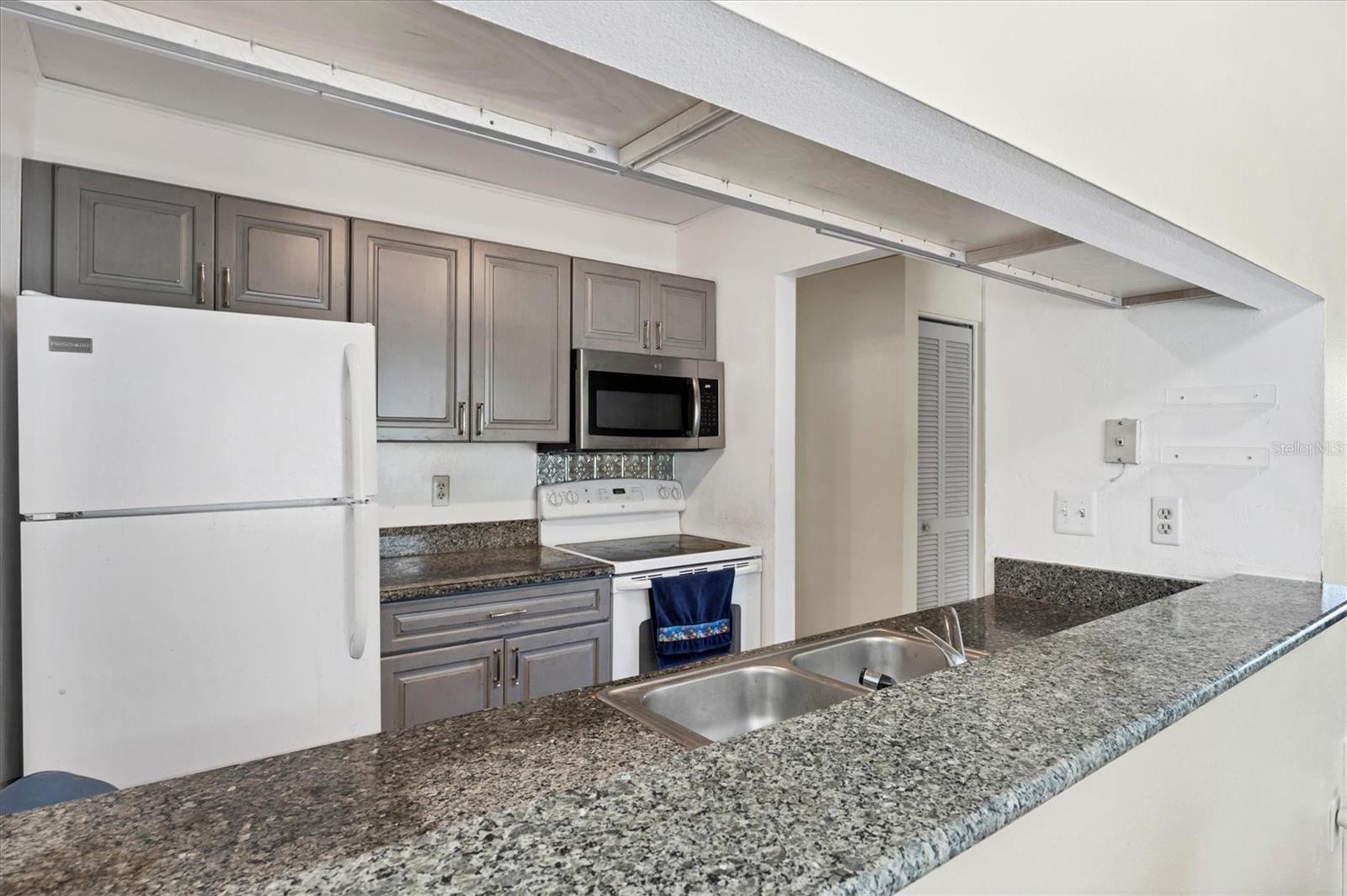 Image 8 of 31 For 3636 59th Avenue W Na