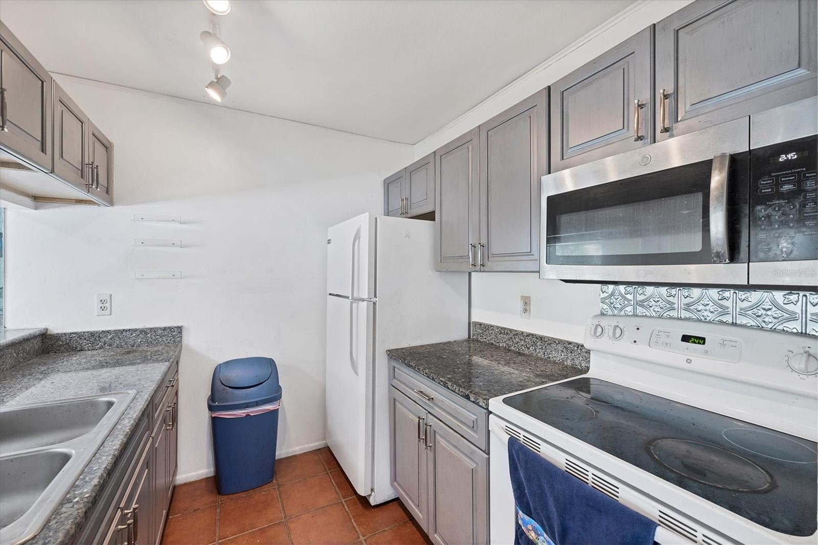 Image 9 of 31 For 3636 59th Avenue W Na