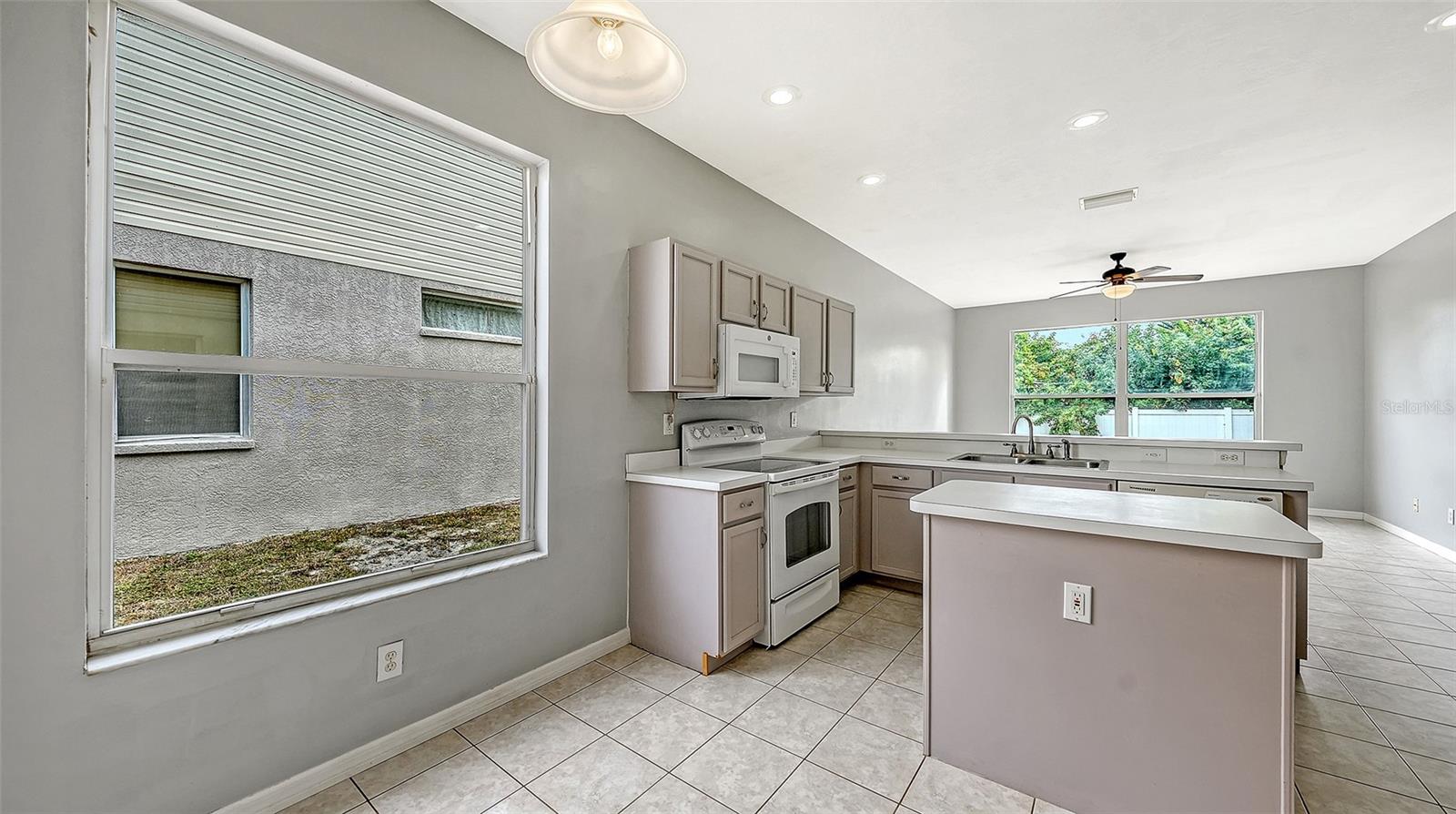 Image 21 of 35 For 5513 47th Court E