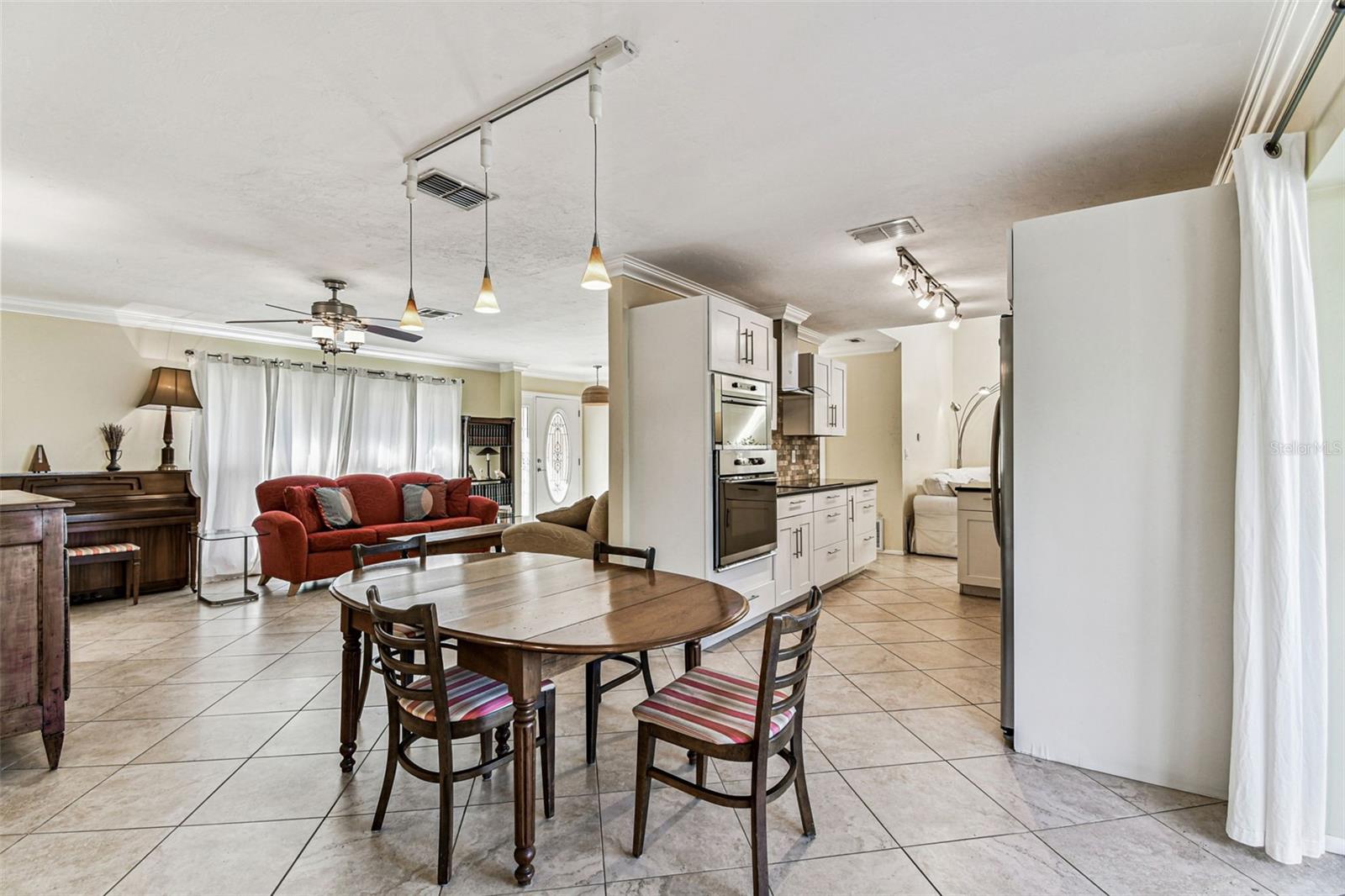 Image 8 of 40 For 6702 Pointe West Blvd