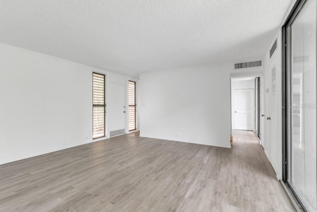 Image 10 of 27 For 758 Pine Run Drive 758