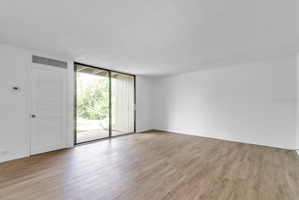 Image 11 of 27 For 758 Pine Run Drive 758