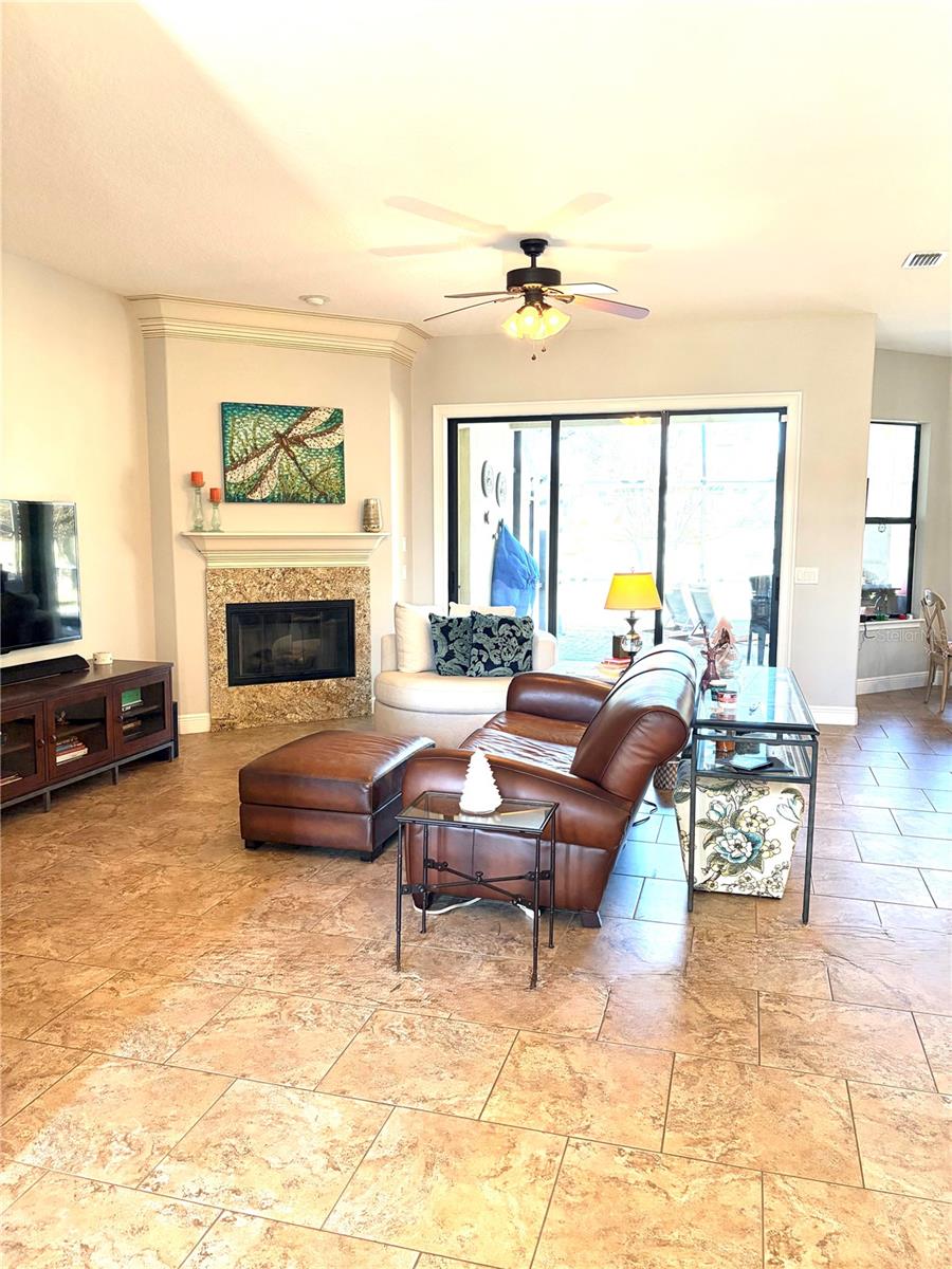 Image 3 of 40 For 388 Hammock Oak Circle