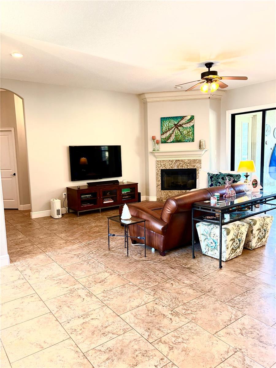 Image 5 of 40 For 388 Hammock Oak Circle