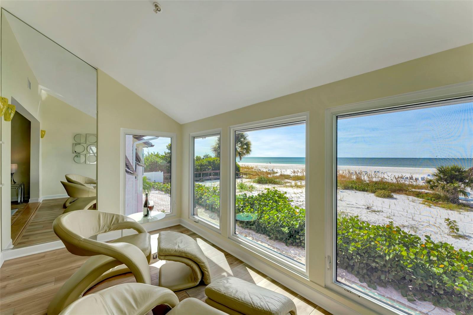 Image 10 of 52 For 1017 Peppertree Drive 116