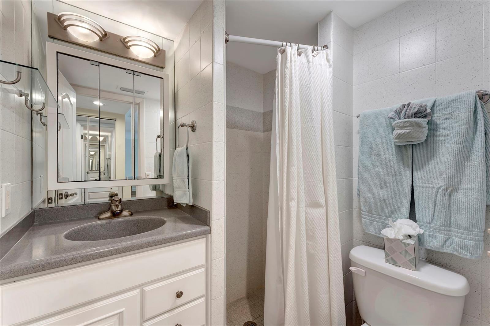 Image 28 of 52 For 1017 Peppertree Drive 116