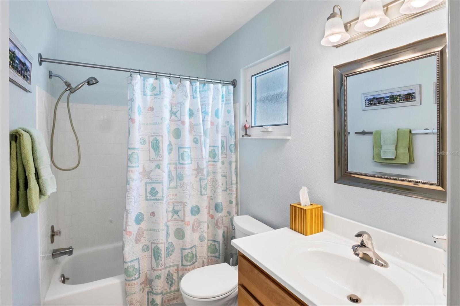 Image 29 of 43 For 1521 Lakeside Way 149