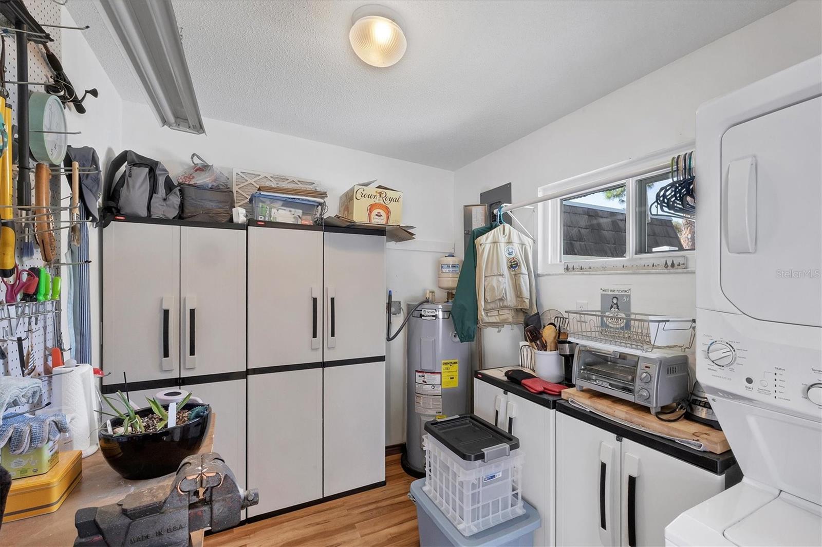 Image 33 of 43 For 1521 Lakeside Way 149