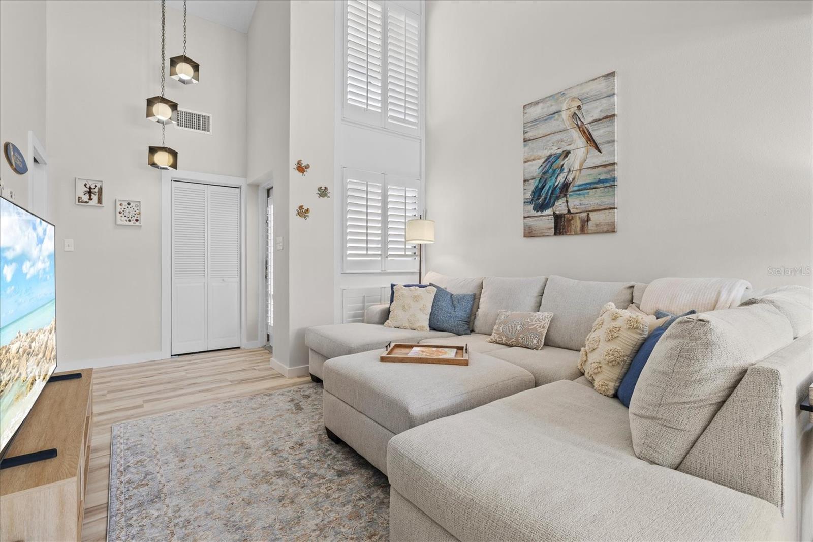 Image 4 of 53 For 800 Blvd Of The Presidents 3