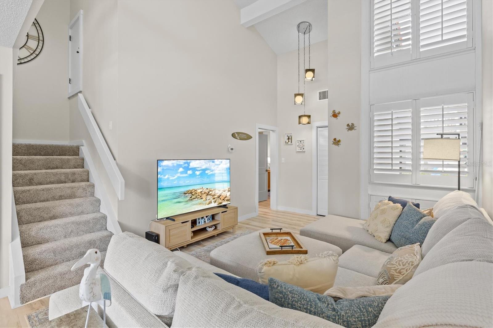 Image 5 of 53 For 800 Blvd Of The Presidents 3